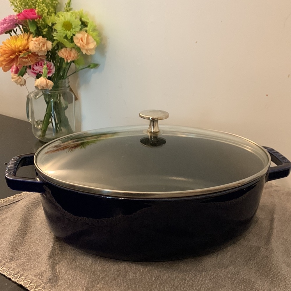 Staub 29 oval cocotte pot with glass lid